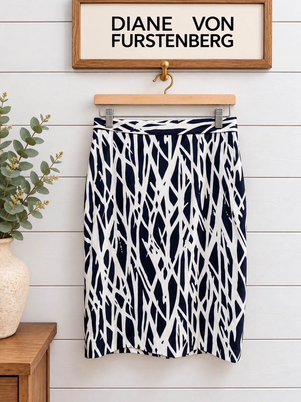 DIANE VON FURSTENBERG Navy & White Printed Pencil Skirt – Size 10